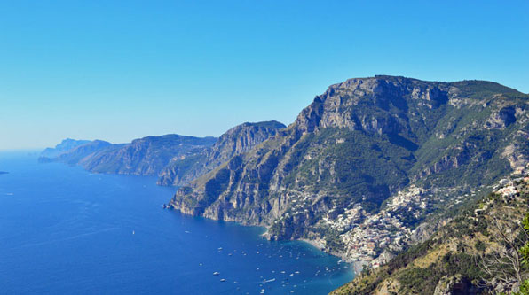 Die Amalfiküste mit Blick auf Positano