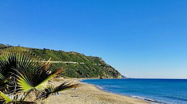 Cilento, Strand in Ogliastro Marina im November