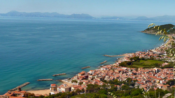 Die Bucht von Castellabate an der Cilentoküste