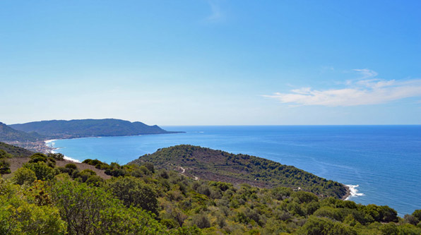 großes Bild: Ausblick auf die Bucht von Castellabate