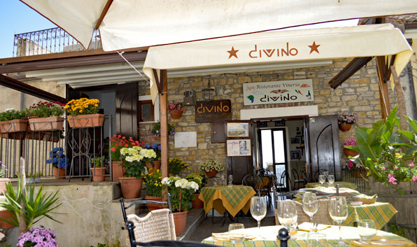 Eingangsterrasse zum Restaurant Divino