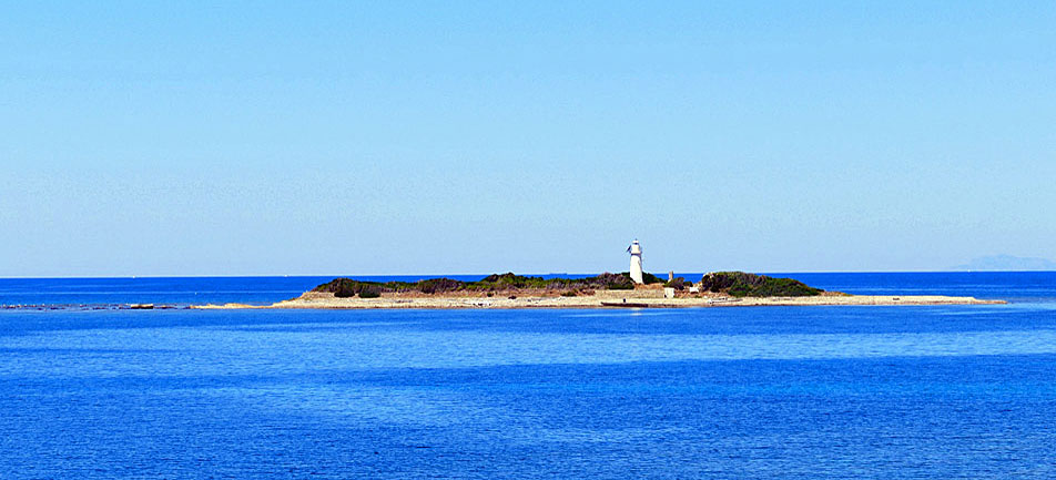 Der Leuchtturm an der Punta Licosa bei Castellabate an der Cilentoküste