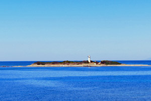 Der Leuchtturm vor der Punta Licosa an der Cilentoküste