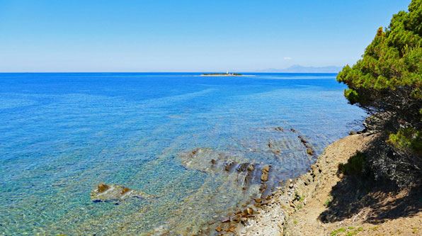 Blick aufs Meer und den Licosa Leuchtturm an der Cilentoküste