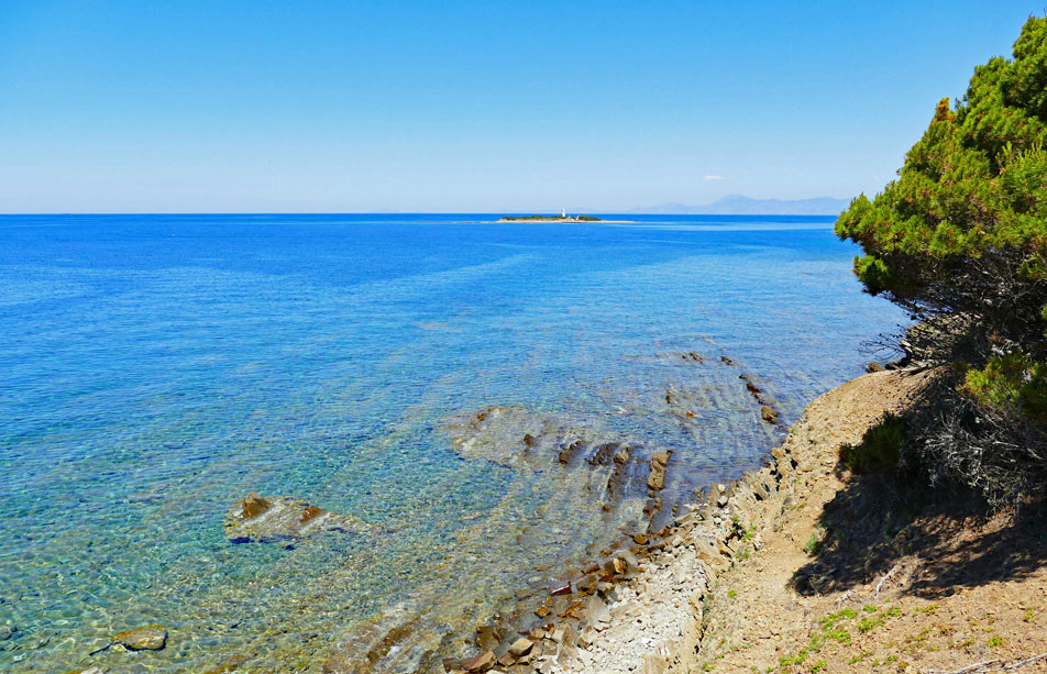 Blick aufs Meer und den Licosa Leuchtturm an der Cilentoküste