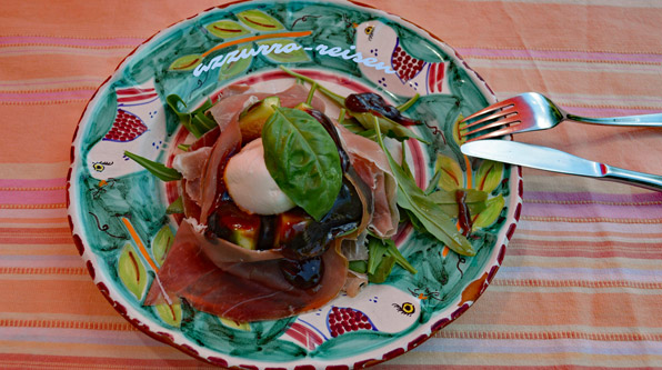 Salat mit frischen Feigen und Büffelmozzarella