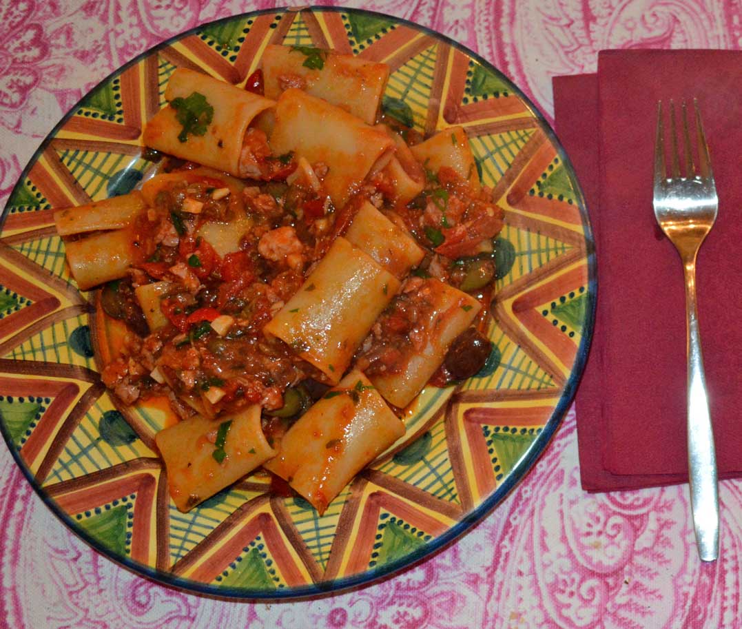 Pikante Paccheri mit Schwertfisch - Rezepte aus Italien und dem Cilento