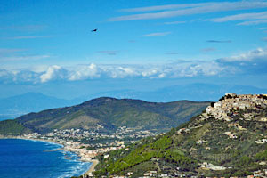 Castellabate und der Monte Tresino