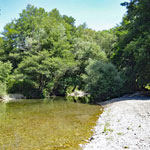 Der Calore Fluss vor der mittelalterlichen Brücke