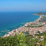 Ausblick vom 'Belvedere' auf Santa Maria, die Tresinohügel und das Meer