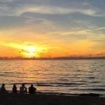 Sonnenuntergang mit Freunden am Strand in Castellabate